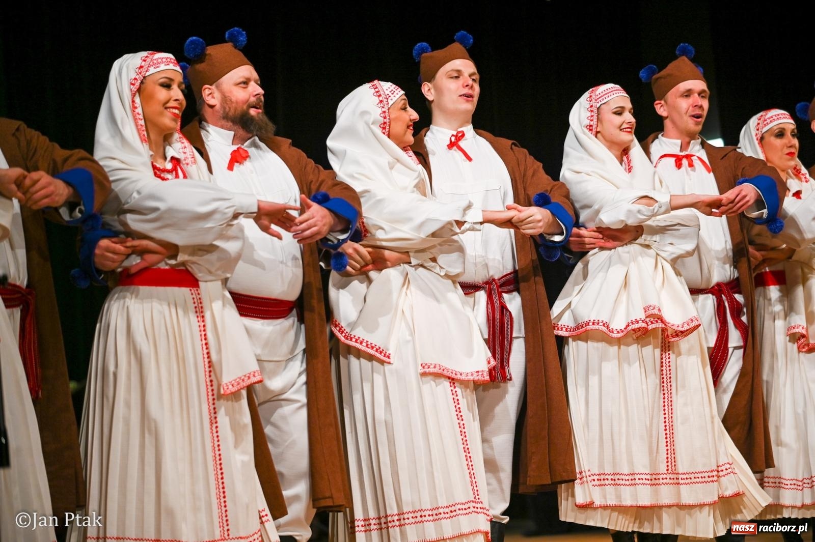 Zdjęcie w galerii na portalu naszraciborz.pl: Taneczna podróż przez siedem regionów Polski na deskach RCK wiadomości z regionu