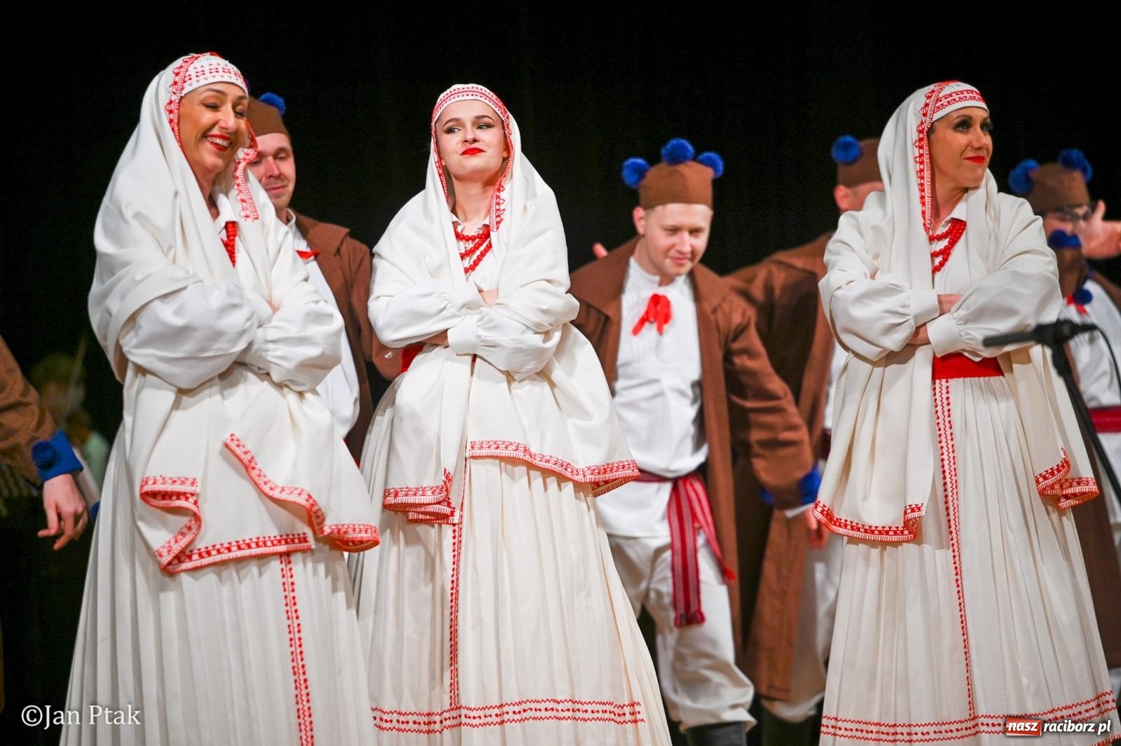 Zdjęcie w galerii na portalu naszraciborz.pl: Taneczna podróż przez siedem regionów Polski na deskach RCK wiadomości z regionu