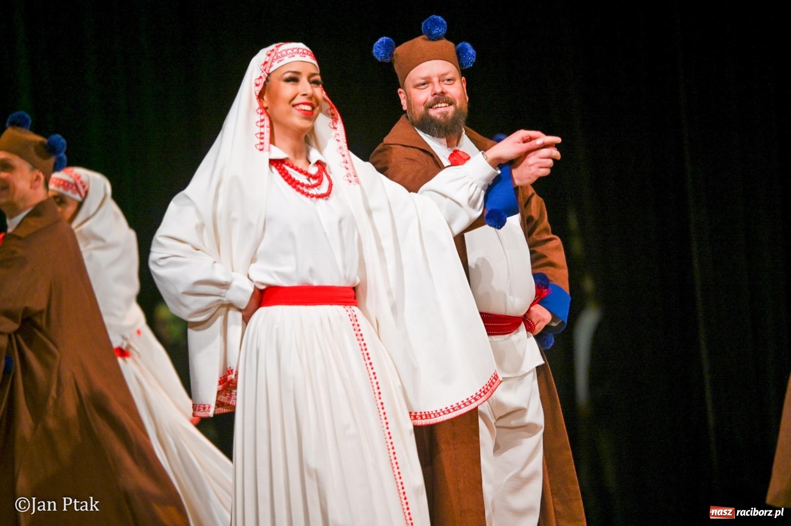 Zdjęcie w galerii na portalu naszraciborz.pl: Taneczna podróż przez siedem regionów Polski na deskach RCK wiadomości z regionu