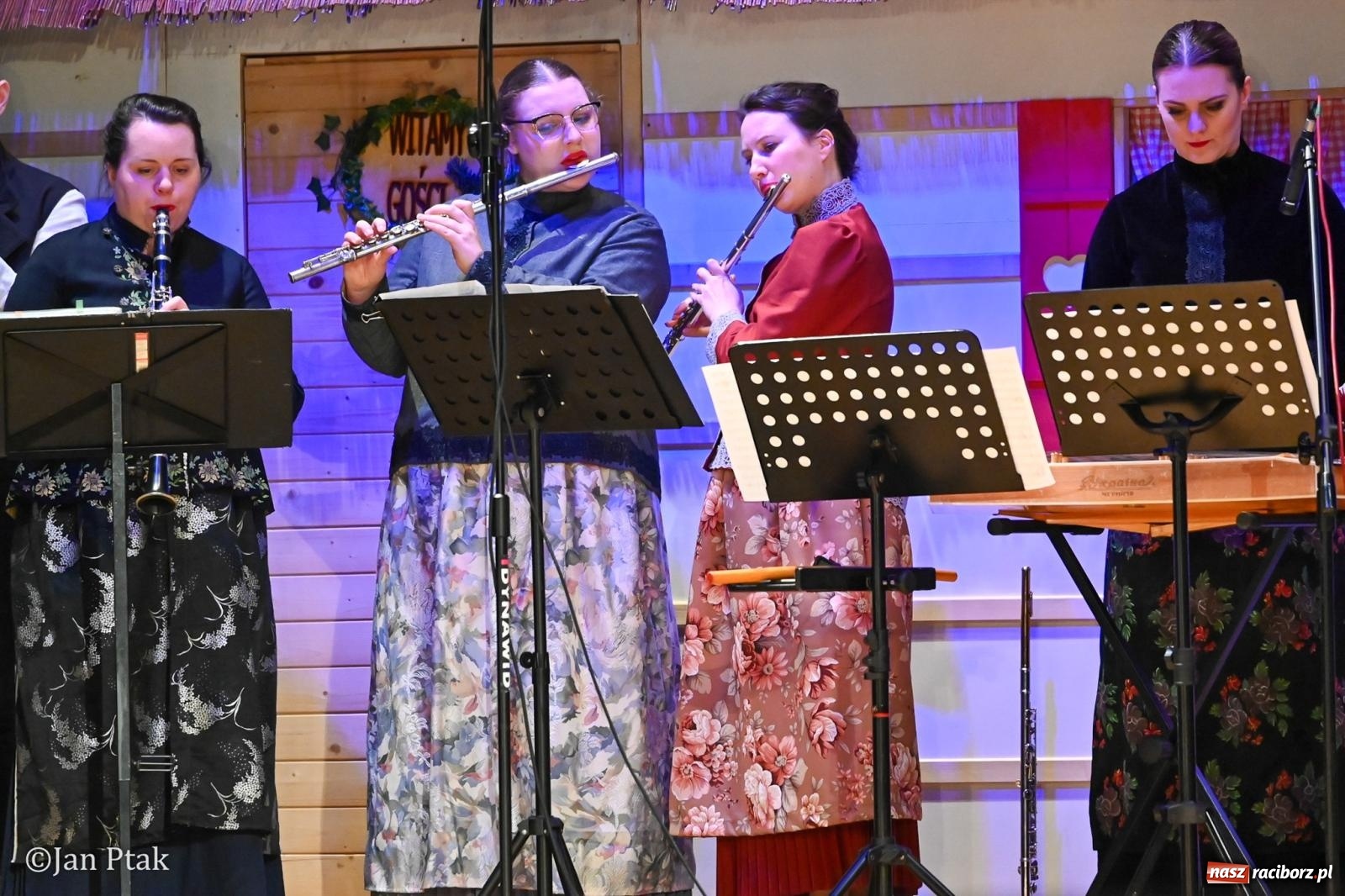 Zdjęcie w galerii na portalu naszraciborz.pl: Taneczna podróż przez siedem regionów Polski na deskach RCK wiadomości z regionu