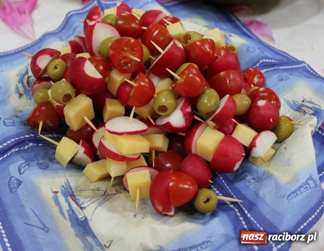 Zdjęcie w galerii na portalu naszraciborz.pl: II LO - jedyne takie śniadanie wiadomości z regionu