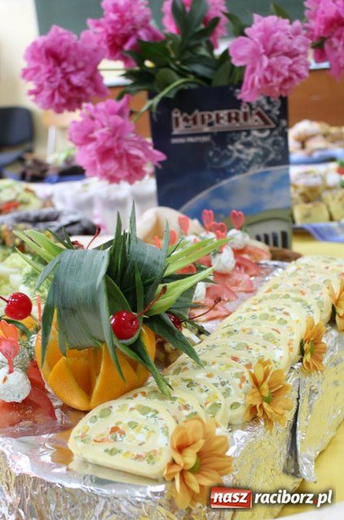 Zdjęcie w galerii na portalu naszraciborz.pl: II LO - jedyne takie śniadanie wiadomości z regionu