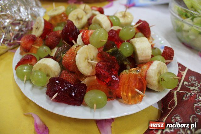 Zdjęcie w galerii na portalu naszraciborz.pl: II LO - jedyne takie śniadanie wiadomości z regionu