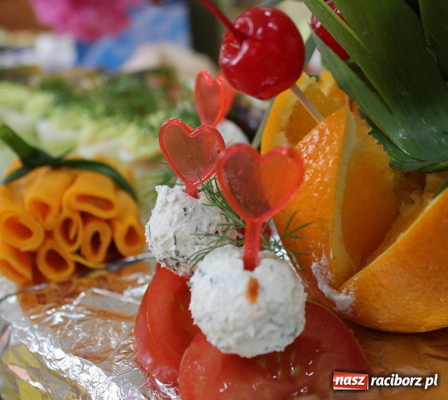 Zdjęcie w galerii na portalu naszraciborz.pl: II LO - jedyne takie śniadanie wiadomości z regionu