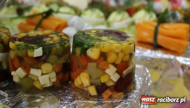 Zdjęcie w galerii na portalu naszraciborz.pl: II LO - jedyne takie śniadanie wiadomości z regionu