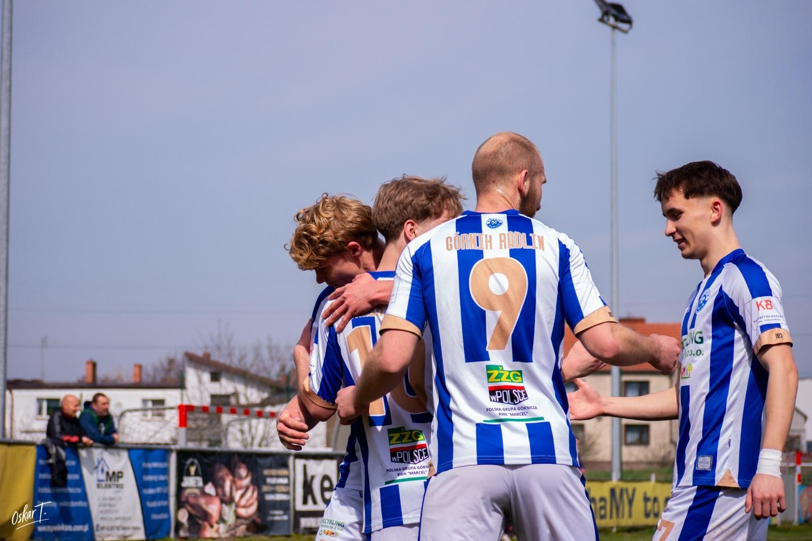 Zdjęcie w galerii na portalu naszraciborz.pl: Od nadziei do rozczarowania. Nędza przegrywa z Górnikiem Radlin [FOTO] wiadomości z regionu
