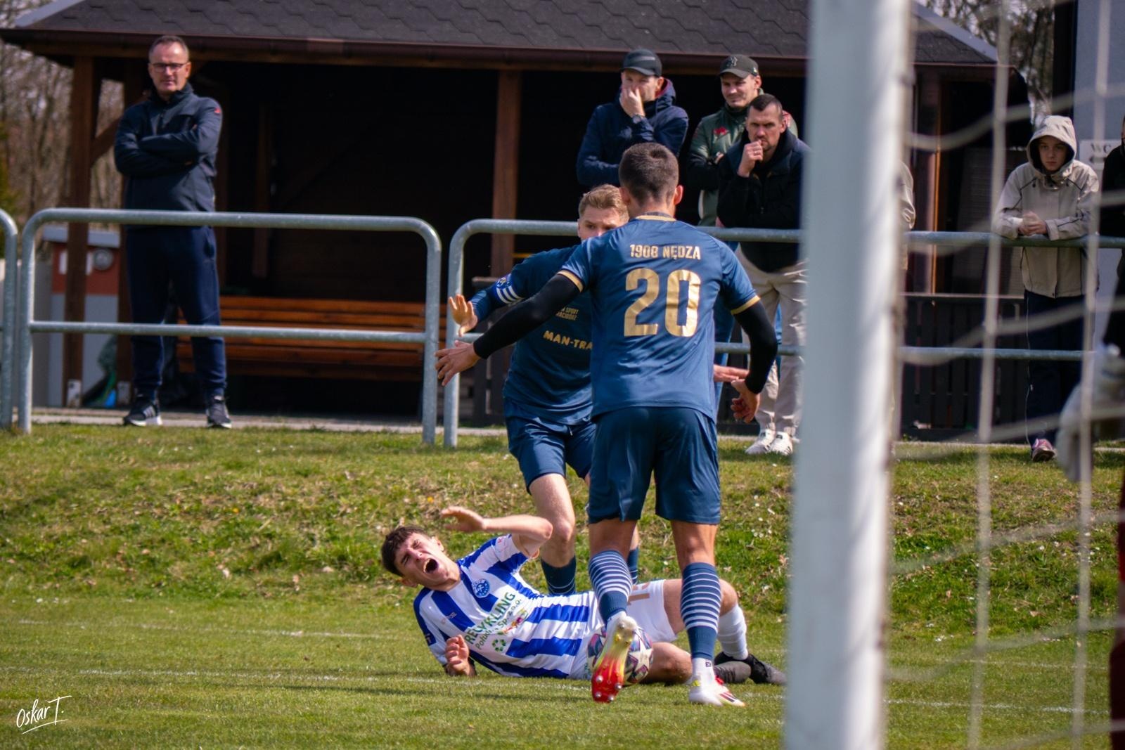 Zdjęcie w galerii na portalu naszraciborz.pl: Od nadziei do rozczarowania. Nędza przegrywa z Górnikiem Radlin [FOTO] wiadomości z regionu