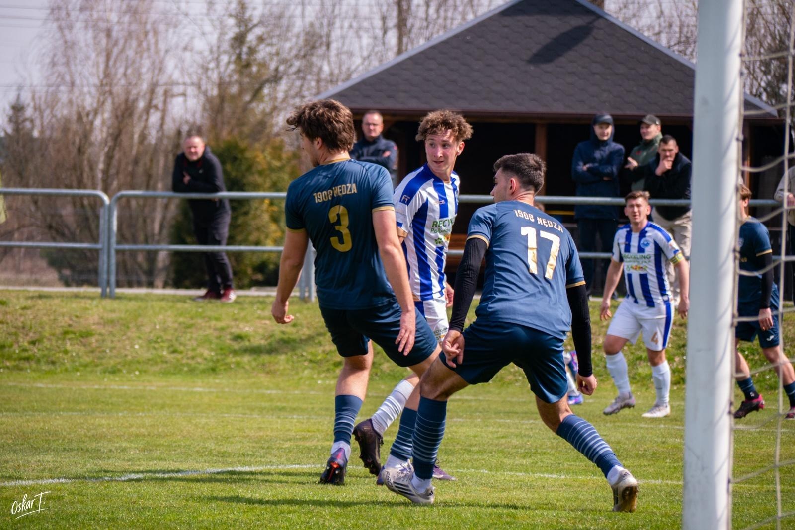 Zdjęcie w galerii na portalu naszraciborz.pl: Od nadziei do rozczarowania. Nędza przegrywa z Górnikiem Radlin [FOTO] wiadomości z regionu