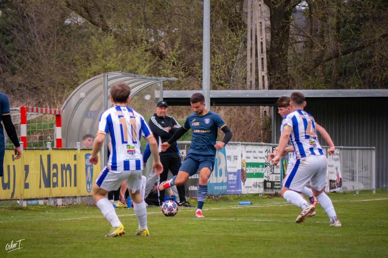 Zdjęcie w galerii na portalu naszraciborz.pl: Od nadziei do rozczarowania. Nędza przegrywa z Górnikiem Radlin [FOTO] wiadomości z regionu