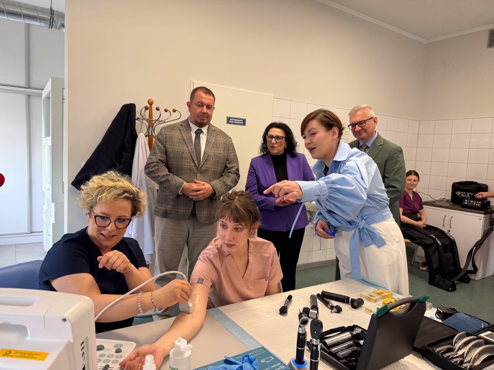 Zdjęcie w galerii na portalu naszraciborz.pl: Nowe laboratorium w ANS w Raciborzu otwarte. 100 tys. zł od Powiatu Raciborskiego wiadomości z regionu