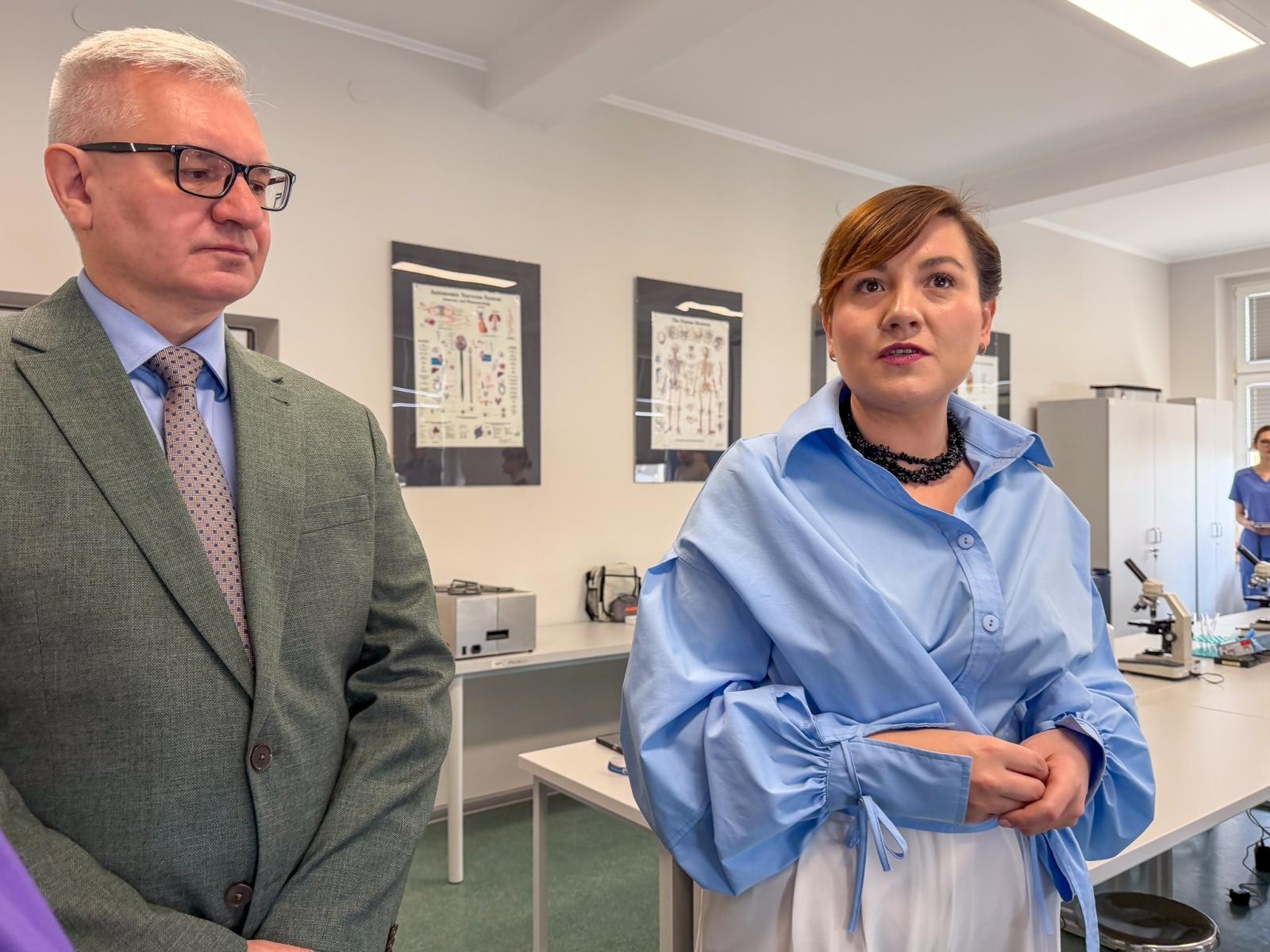 Zdjęcie w galerii na portalu naszraciborz.pl: Nowe laboratorium w ANS w Raciborzu otwarte. 100 tys. zł od Powiatu Raciborskiego wiadomości z regionu