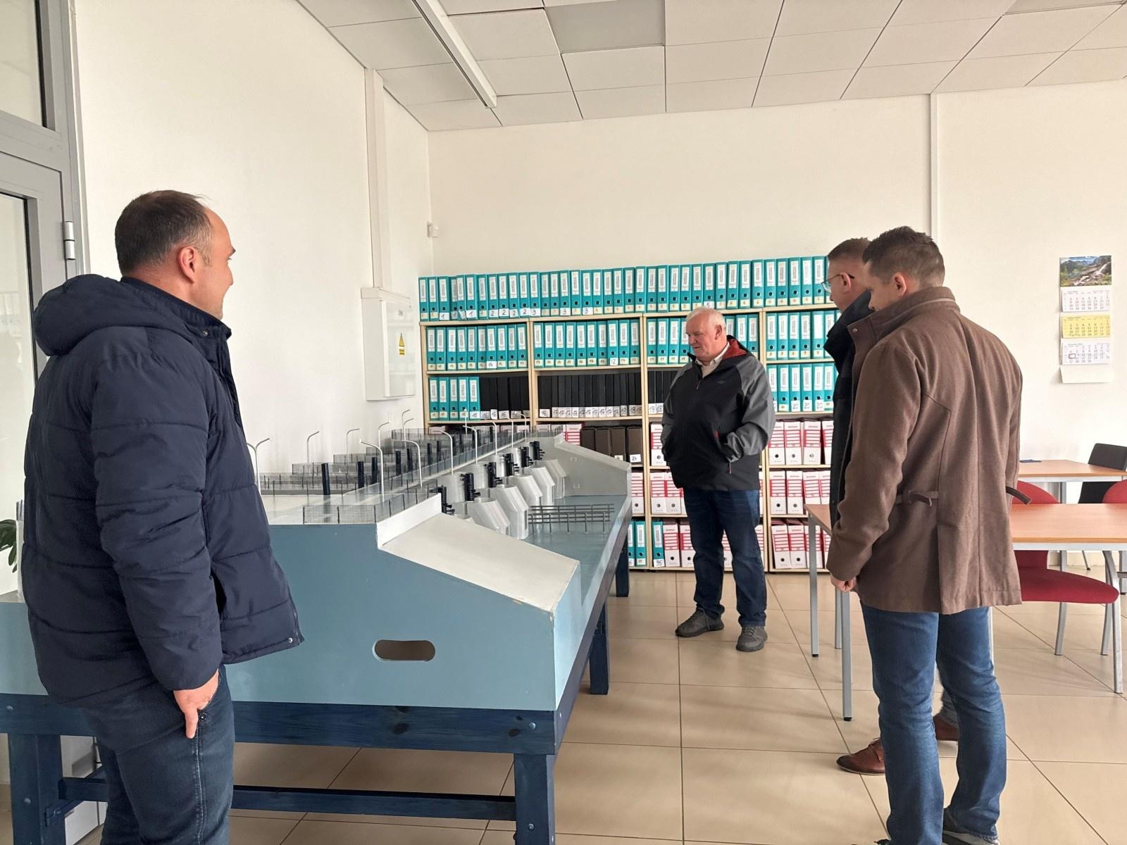 Zdjęcie w galerii na portalu naszraciborz.pl: Wizyta przedstawicieli Śląskiego Urzędu Wojewódzkiego. Wizytowali zbiornik Racibórz wiadomości z regionu