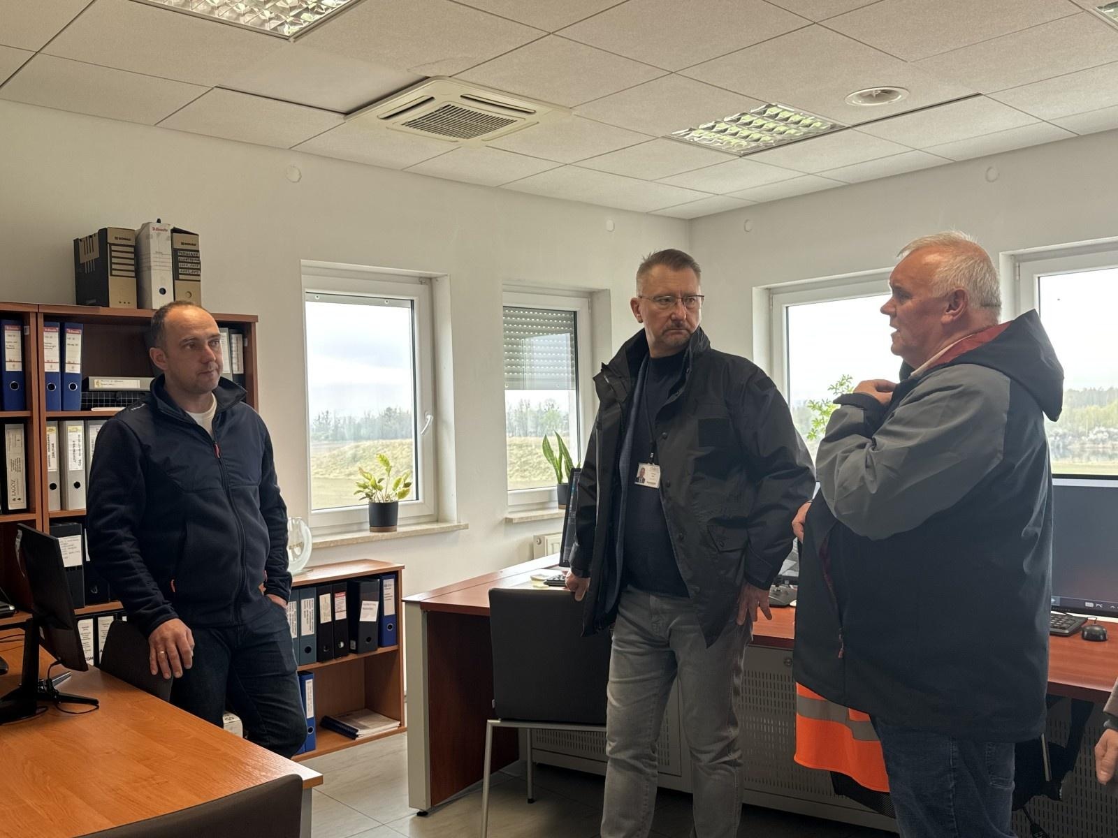 Zdjęcie w galerii na portalu naszraciborz.pl: Wizyta przedstawicieli Śląskiego Urzędu Wojewódzkiego. Wizytowali zbiornik Racibórz wiadomości z regionu