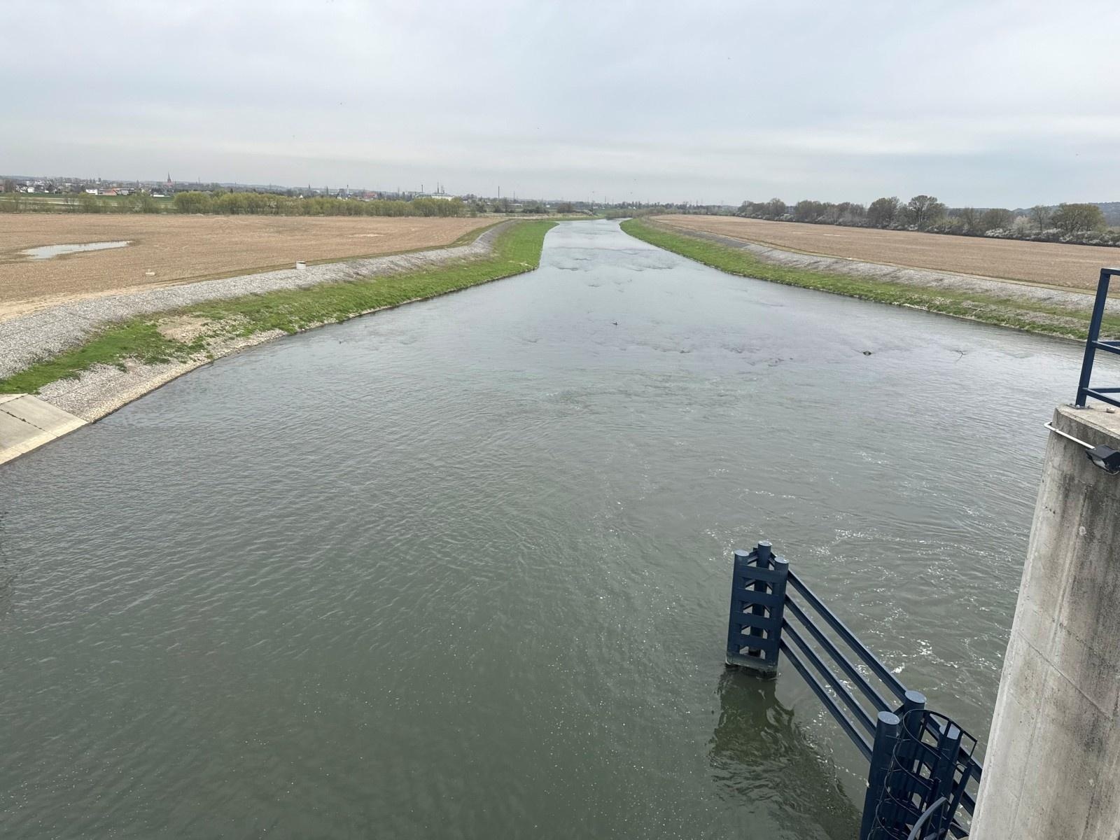 Zdjęcie w galerii na portalu naszraciborz.pl: Wizyta przedstawicieli Śląskiego Urzędu Wojewódzkiego. Wizytowali zbiornik Racibórz wiadomości z regionu