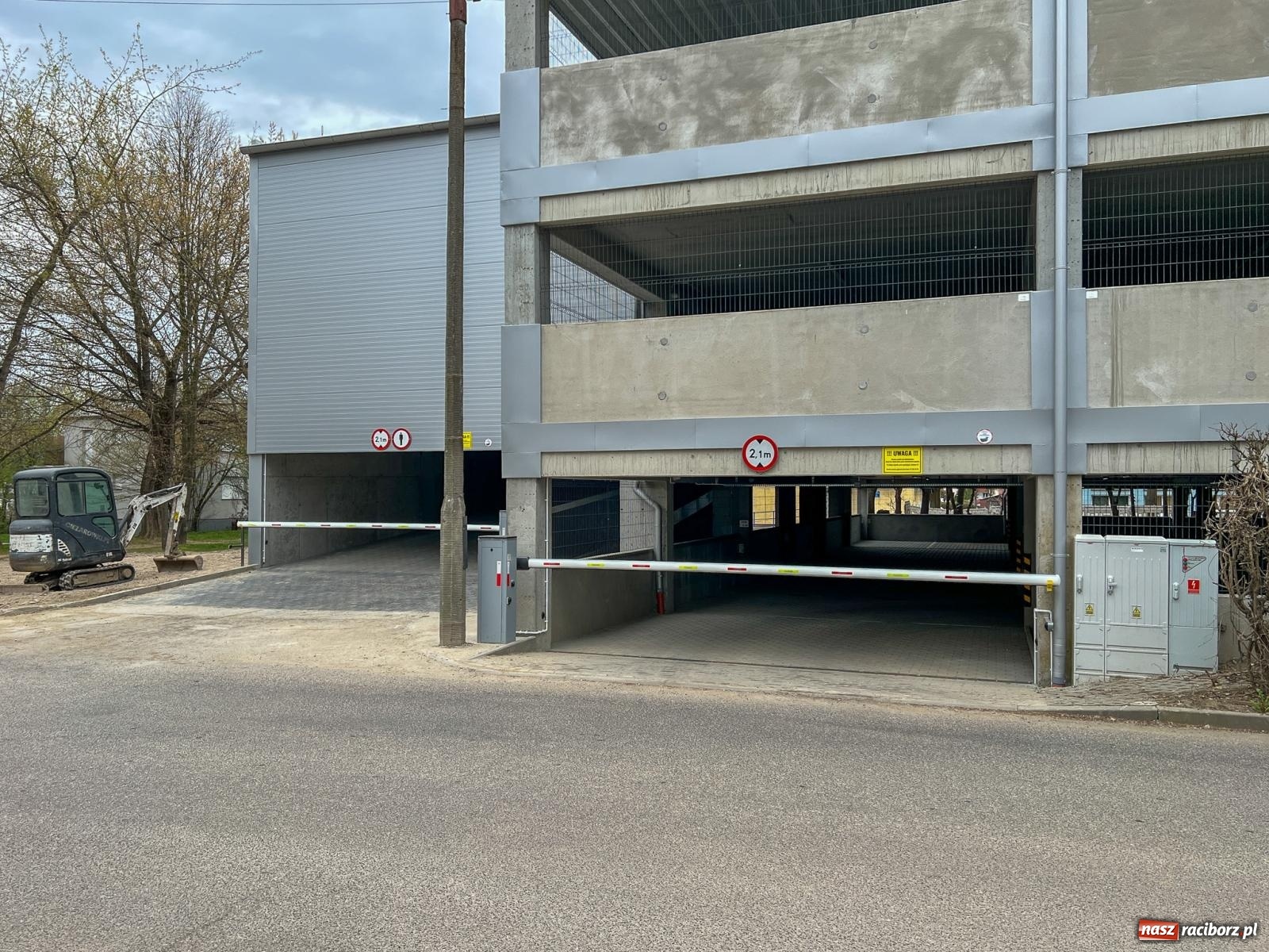 Zdjęcie w galerii na portalu naszraciborz.pl: Garaż wielopoziomowy przy ul. Żółkiewskiego już otwarty. Zakończono inwestycję parkingową w Raciborzu [FOTO] wiadomości z regionu
