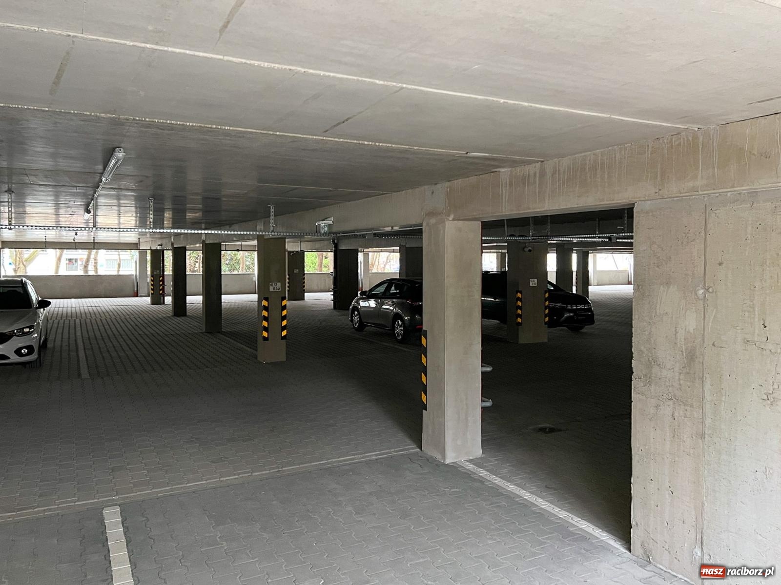 Zdjęcie w galerii na portalu naszraciborz.pl: Garaż wielopoziomowy przy ul. Żółkiewskiego już otwarty. Zakończono inwestycję parkingową w Raciborzu [FOTO] wiadomości z regionu