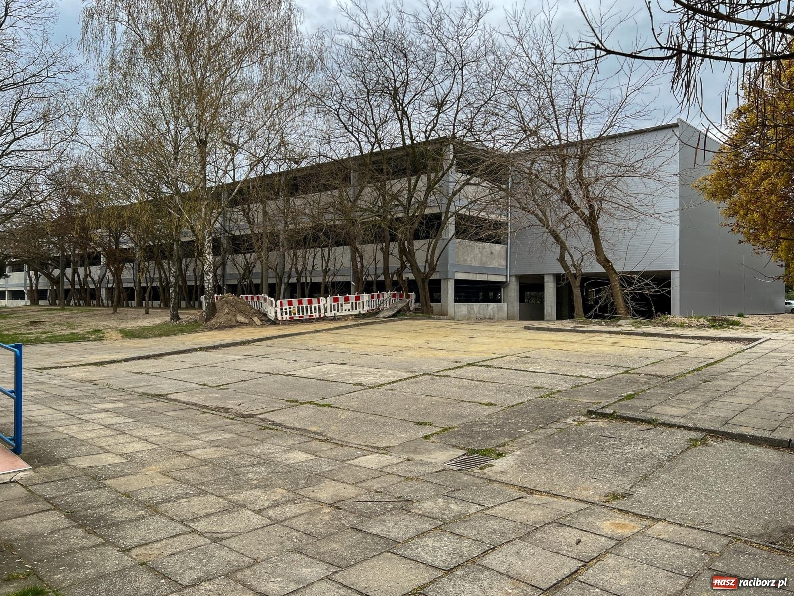 Zdjęcie w galerii na portalu naszraciborz.pl: Garaż wielopoziomowy przy ul. Żółkiewskiego już otwarty. Zakończono inwestycję parkingową w Raciborzu [FOTO] wiadomości z regionu