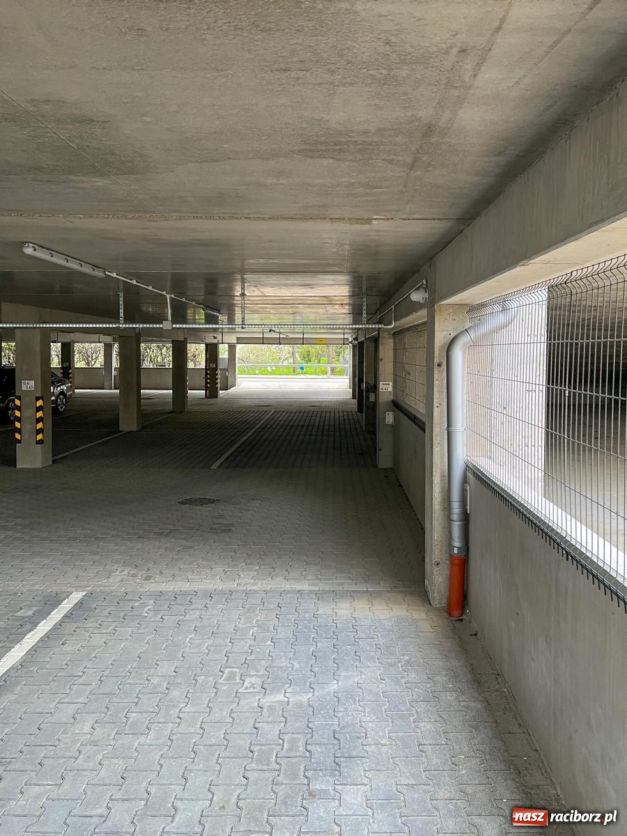 Zdjęcie w galerii na portalu naszraciborz.pl: Garaż wielopoziomowy przy ul. Żółkiewskiego już otwarty. Zakończono inwestycję parkingową w Raciborzu [FOTO] wiadomości z regionu