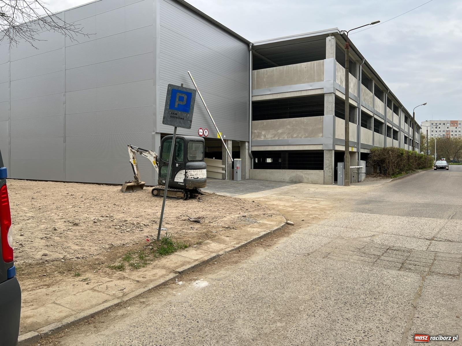 Zdjęcie w galerii na portalu naszraciborz.pl: Garaż wielopoziomowy przy ul. Żółkiewskiego już otwarty. Zakończono inwestycję parkingową w Raciborzu [FOTO] wiadomości z regionu