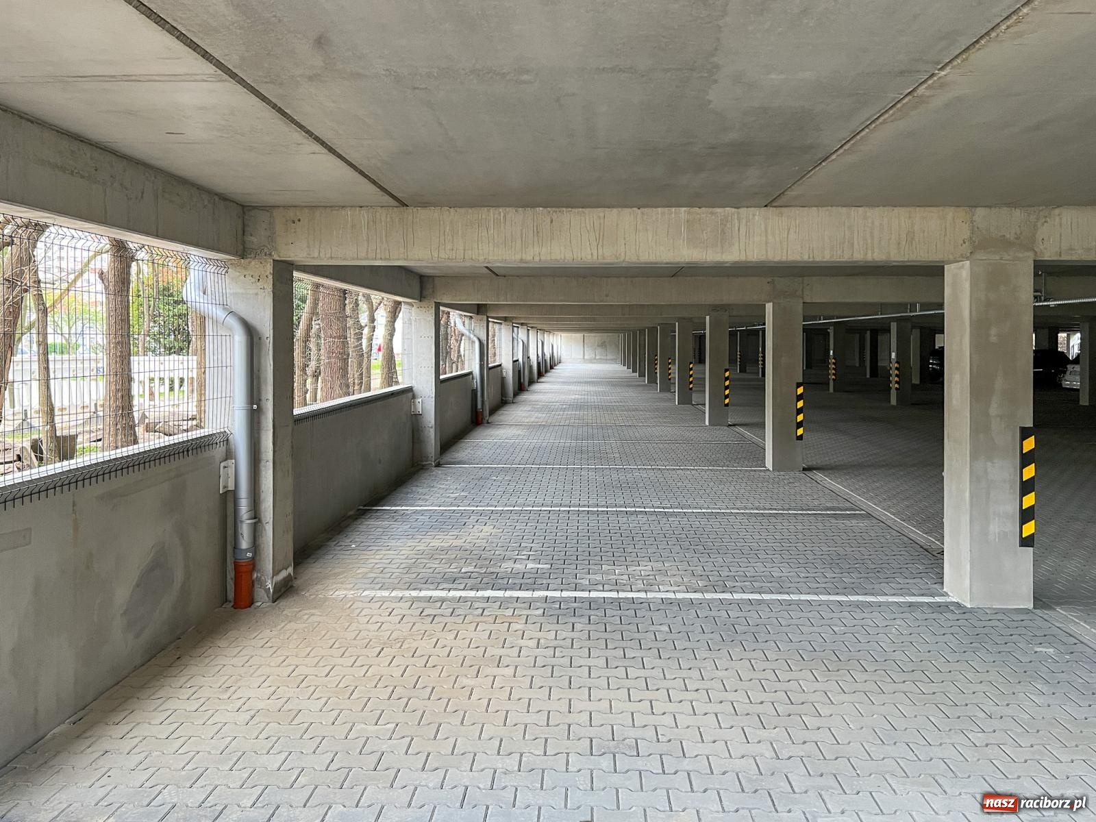 Zdjęcie w galerii na portalu naszraciborz.pl: Garaż wielopoziomowy przy ul. Żółkiewskiego już otwarty. Zakończono inwestycję parkingową w Raciborzu [FOTO] wiadomości z regionu