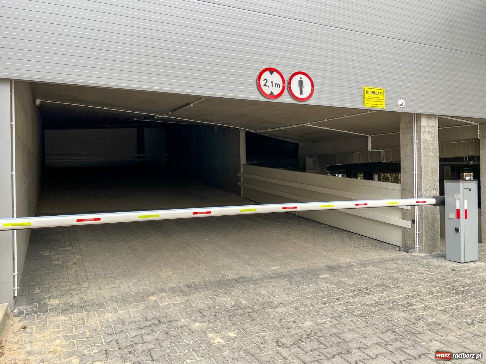 Zdjęcie w galerii na portalu naszraciborz.pl: Garaż wielopoziomowy przy ul. Żółkiewskiego już otwarty. Zakończono inwestycję parkingową w Raciborzu [FOTO] wiadomości z regionu