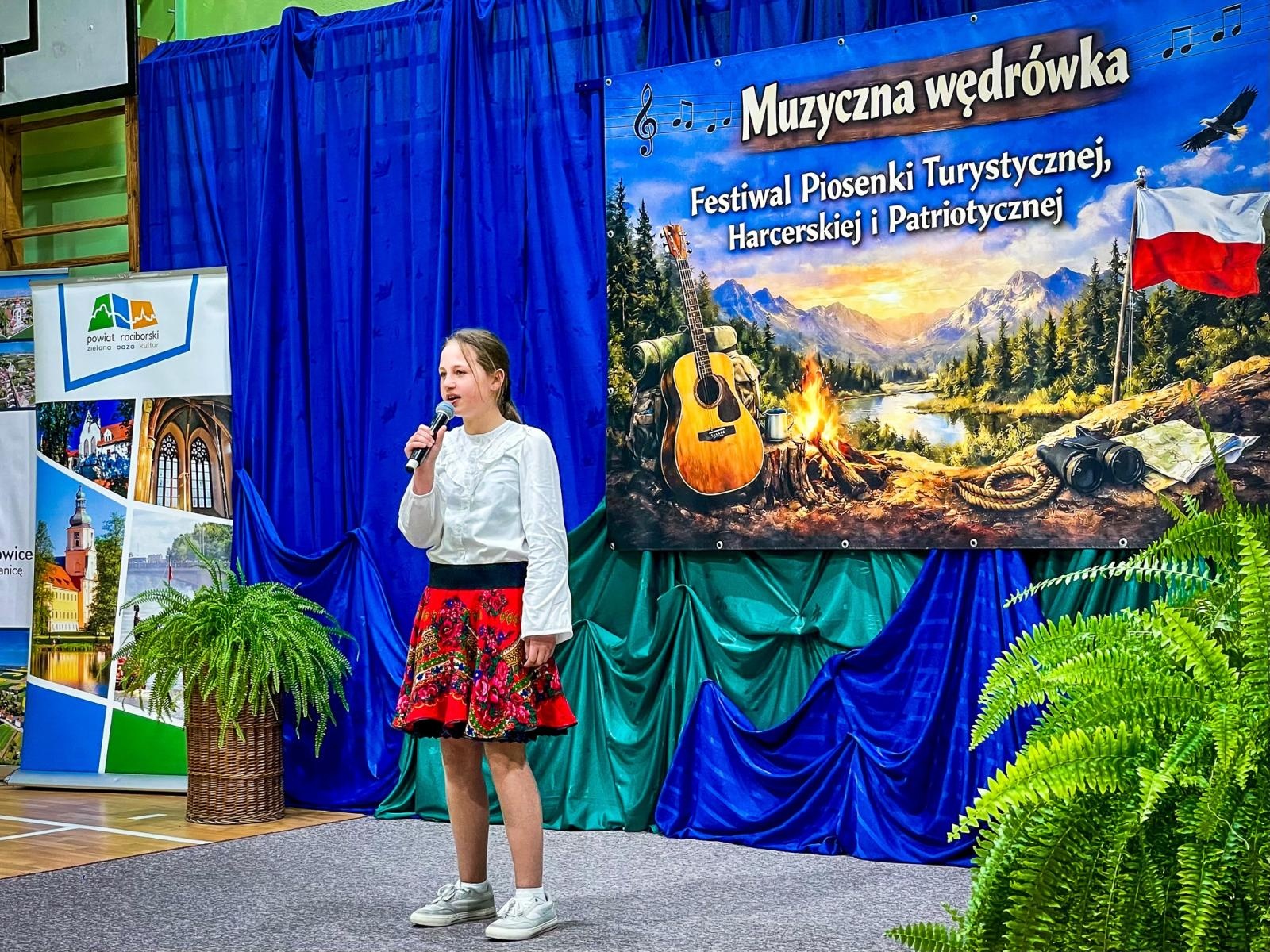 Zdjęcie w galerii na portalu naszraciborz.pl: Muzyczna wędrówka w Krzanowicach. Za nami siódma edycja festiwalu piosenki wiadomości z regionu