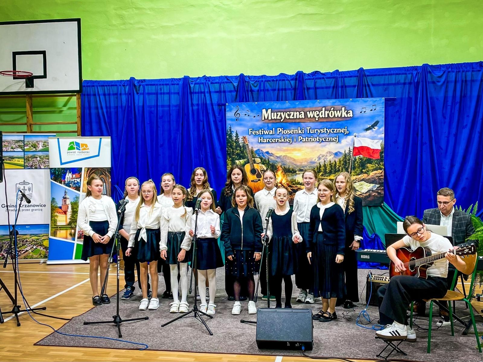 Zdjęcie w galerii na portalu naszraciborz.pl: Muzyczna wędrówka w Krzanowicach. Za nami siódma edycja festiwalu piosenki wiadomości z regionu