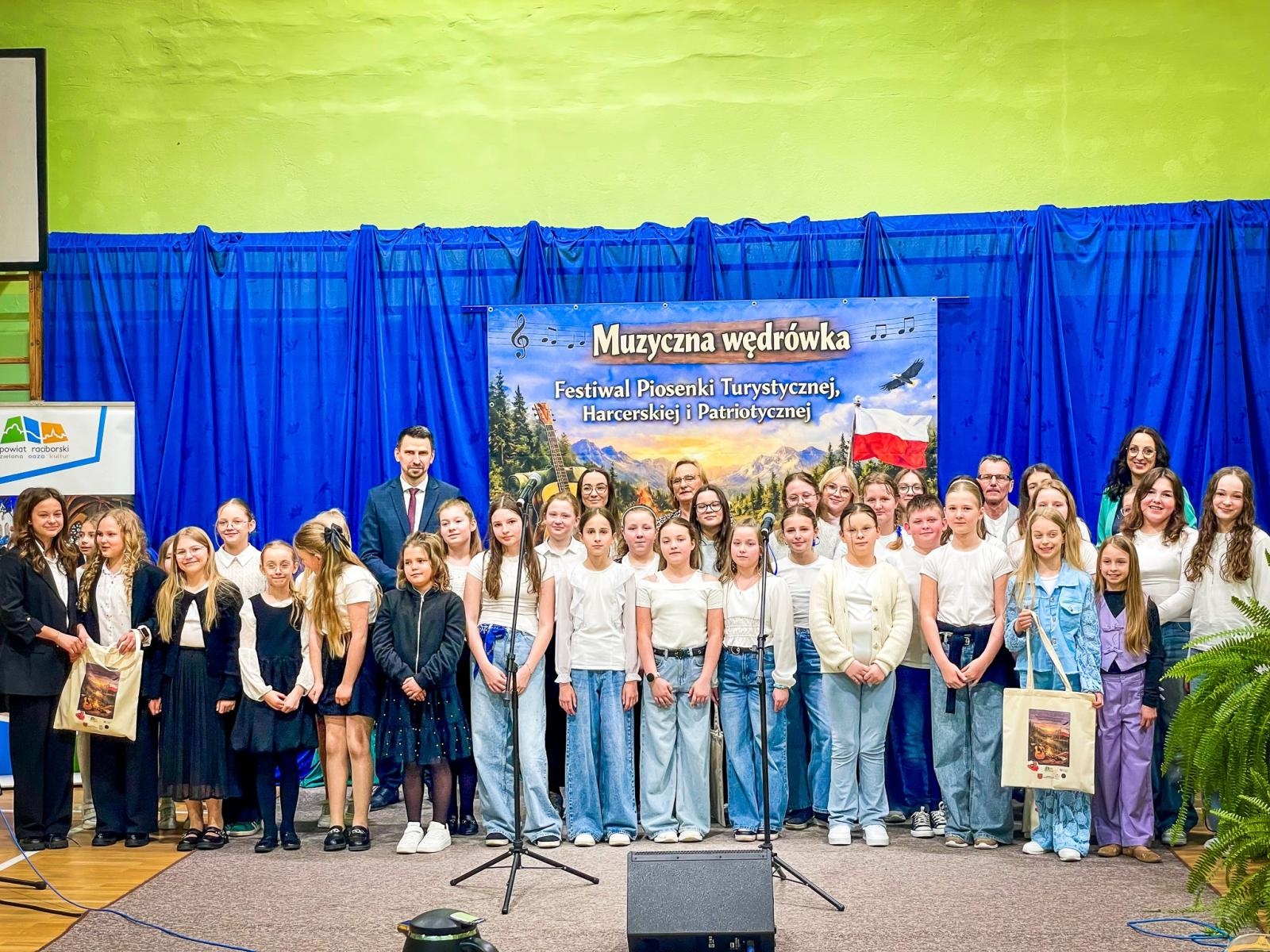 Zdjęcie w galerii na portalu naszraciborz.pl: Muzyczna wędrówka w Krzanowicach. Za nami siódma edycja festiwalu piosenki wiadomości z regionu