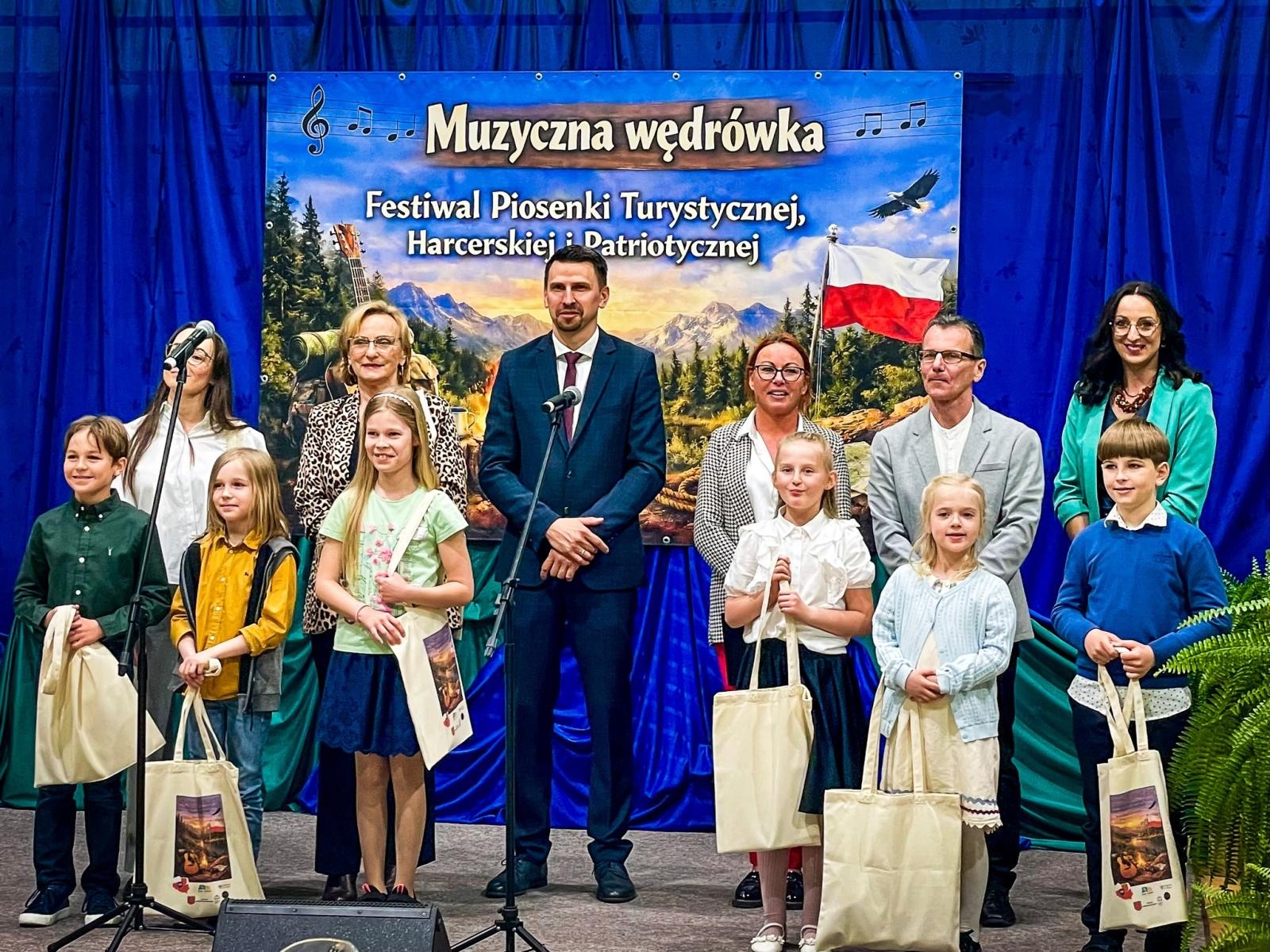 Zdjęcie w galerii na portalu naszraciborz.pl: Muzyczna wędrówka w Krzanowicach. Za nami siódma edycja festiwalu piosenki wiadomości z regionu