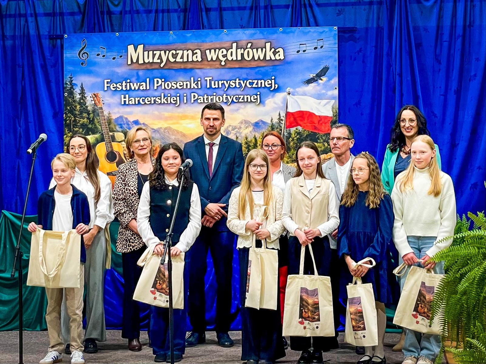 Zdjęcie w galerii na portalu naszraciborz.pl: Muzyczna wędrówka w Krzanowicach. Za nami siódma edycja festiwalu piosenki wiadomości z regionu