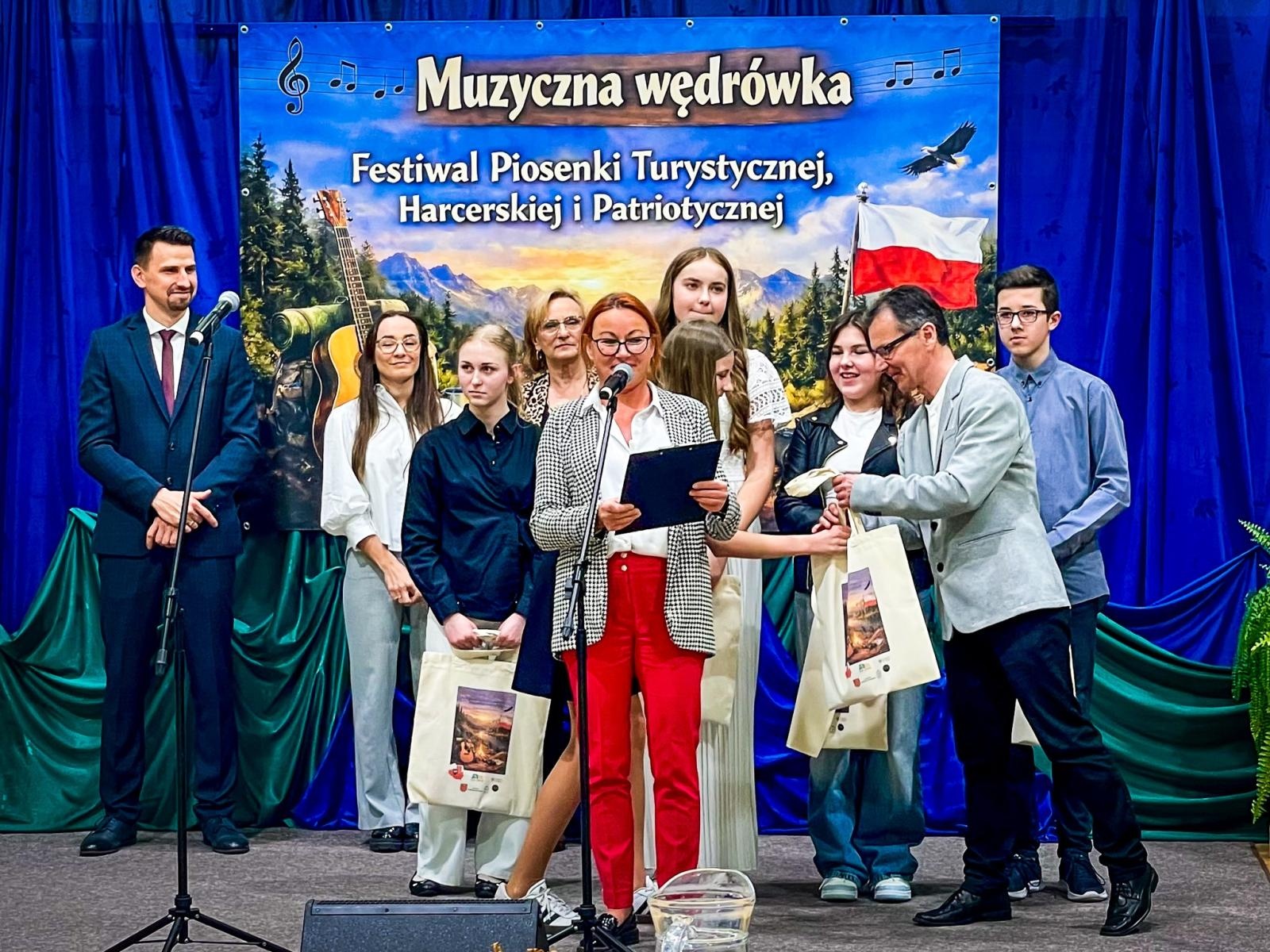 Zdjęcie w galerii na portalu naszraciborz.pl: Muzyczna wędrówka w Krzanowicach. Za nami siódma edycja festiwalu piosenki wiadomości z regionu