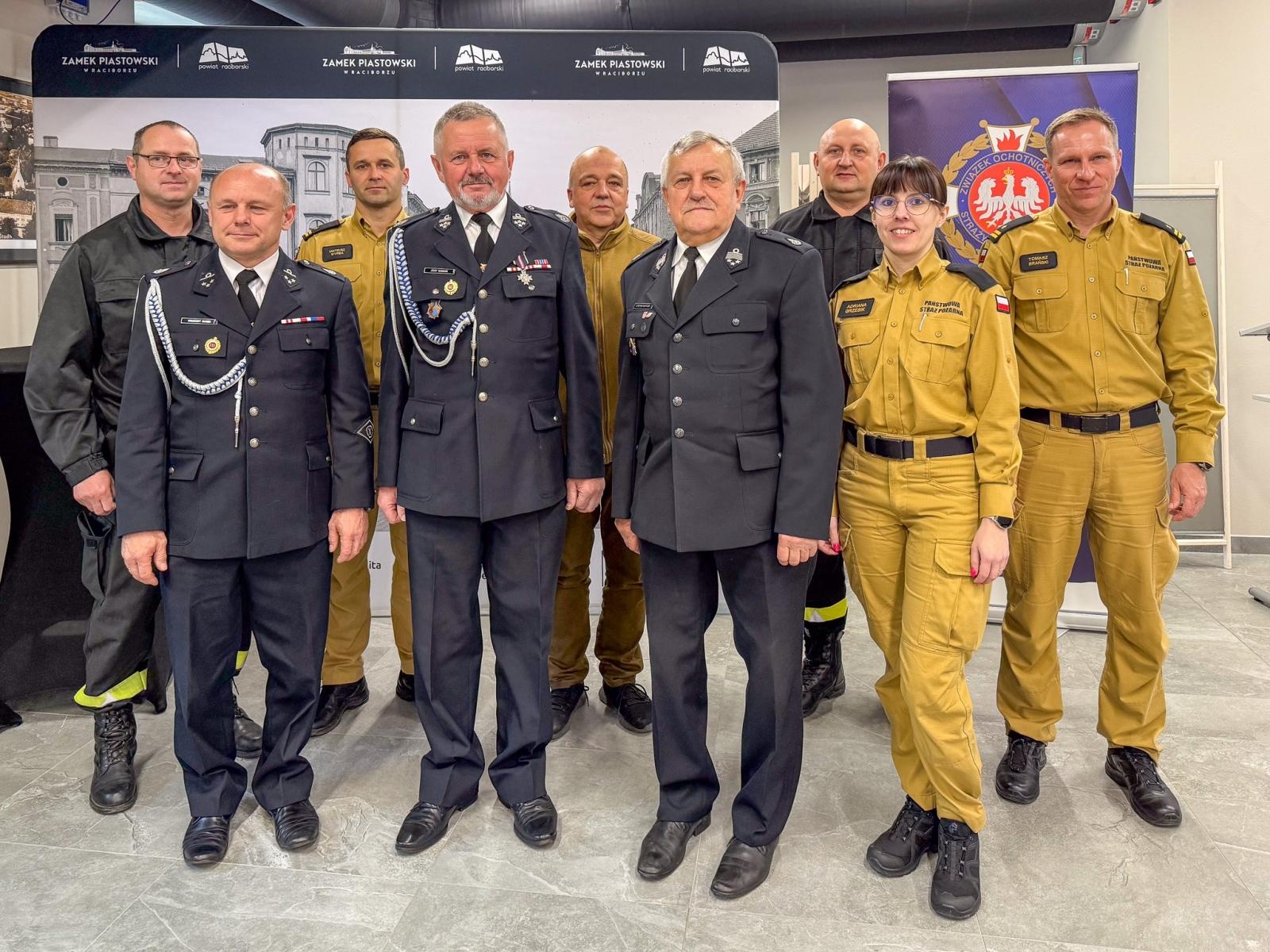 Zdjęcie w galerii na portalu naszraciborz.pl: Wiedza pożarnicza bez tajemnic. Powiatowy turniej Młodzież Zapobiega Pożarom na Zamku Piastowskim wiadomości z regionu