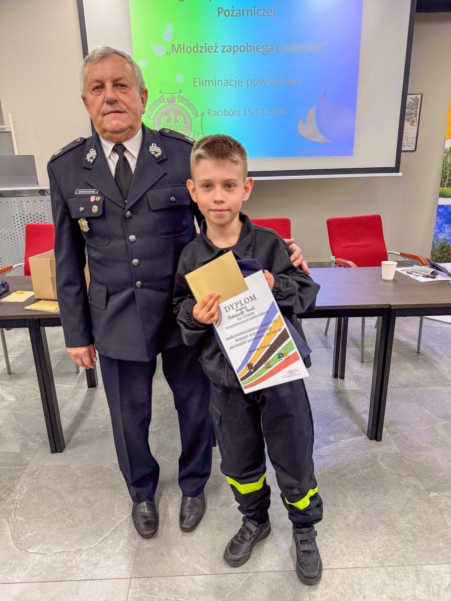 Zdjęcie w galerii na portalu naszraciborz.pl: Wiedza pożarnicza bez tajemnic. Powiatowy turniej Młodzież Zapobiega Pożarom na Zamku Piastowskim wiadomości z regionu