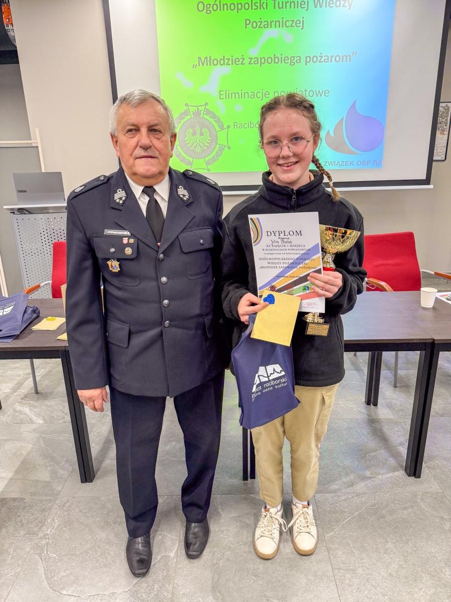 Zdjęcie w galerii na portalu naszraciborz.pl: Wiedza pożarnicza bez tajemnic. Powiatowy turniej Młodzież Zapobiega Pożarom na Zamku Piastowskim wiadomości z regionu