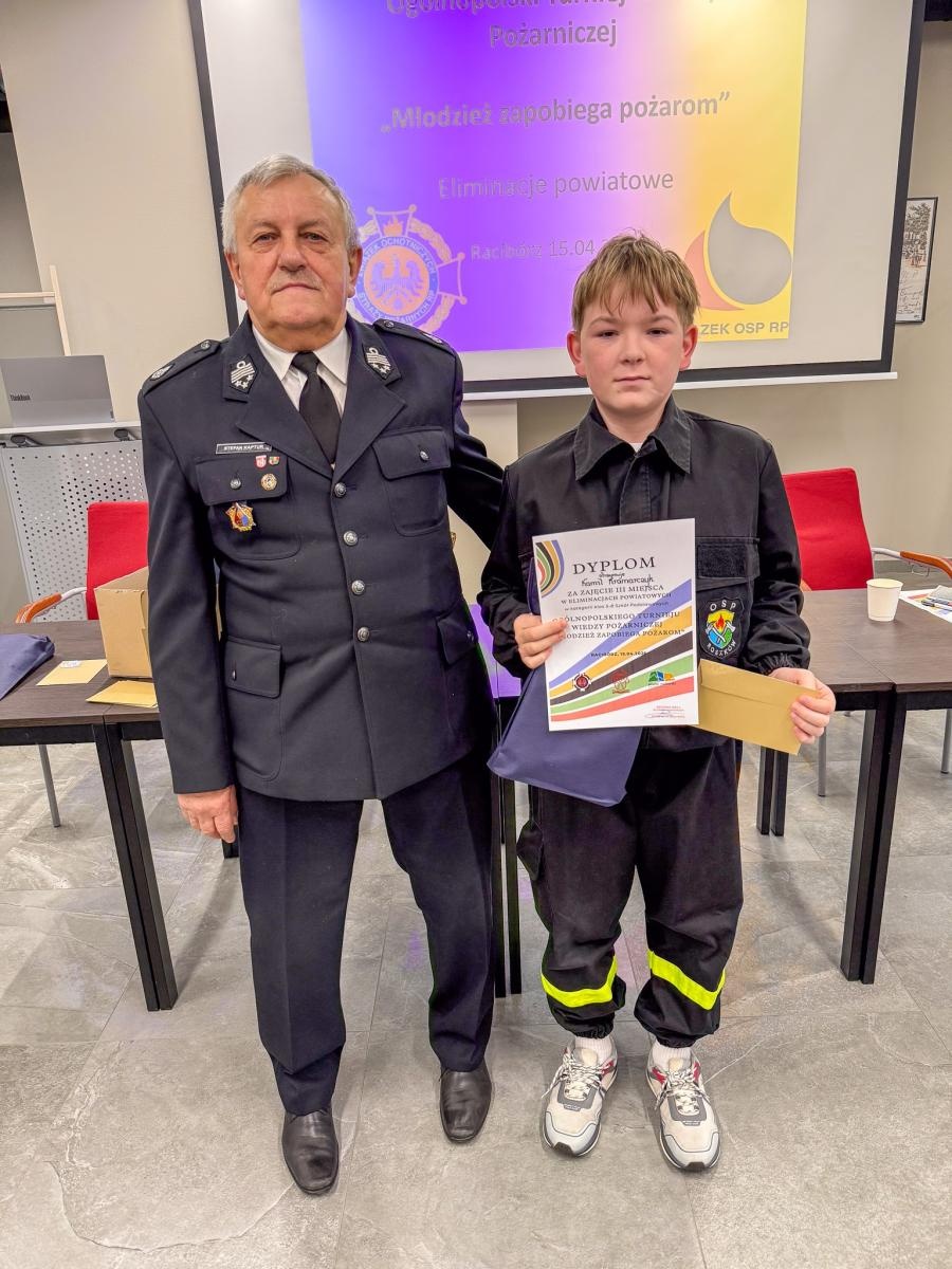 Zdjęcie w galerii na portalu naszraciborz.pl: Wiedza pożarnicza bez tajemnic. Powiatowy turniej Młodzież Zapobiega Pożarom na Zamku Piastowskim wiadomości z regionu