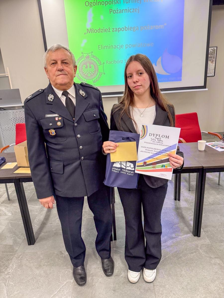 Zdjęcie w galerii na portalu naszraciborz.pl: Wiedza pożarnicza bez tajemnic. Powiatowy turniej Młodzież Zapobiega Pożarom na Zamku Piastowskim wiadomości z regionu