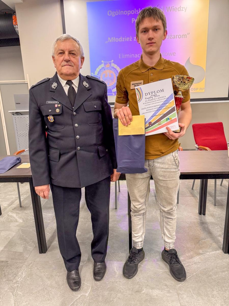 Zdjęcie w galerii na portalu naszraciborz.pl: Wiedza pożarnicza bez tajemnic. Powiatowy turniej Młodzież Zapobiega Pożarom na Zamku Piastowskim wiadomości z regionu