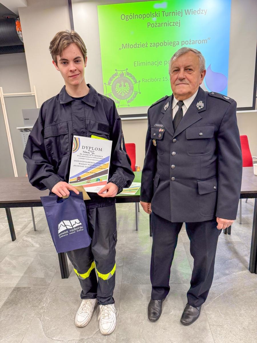 Zdjęcie w galerii na portalu naszraciborz.pl: Wiedza pożarnicza bez tajemnic. Powiatowy turniej Młodzież Zapobiega Pożarom na Zamku Piastowskim wiadomości z regionu