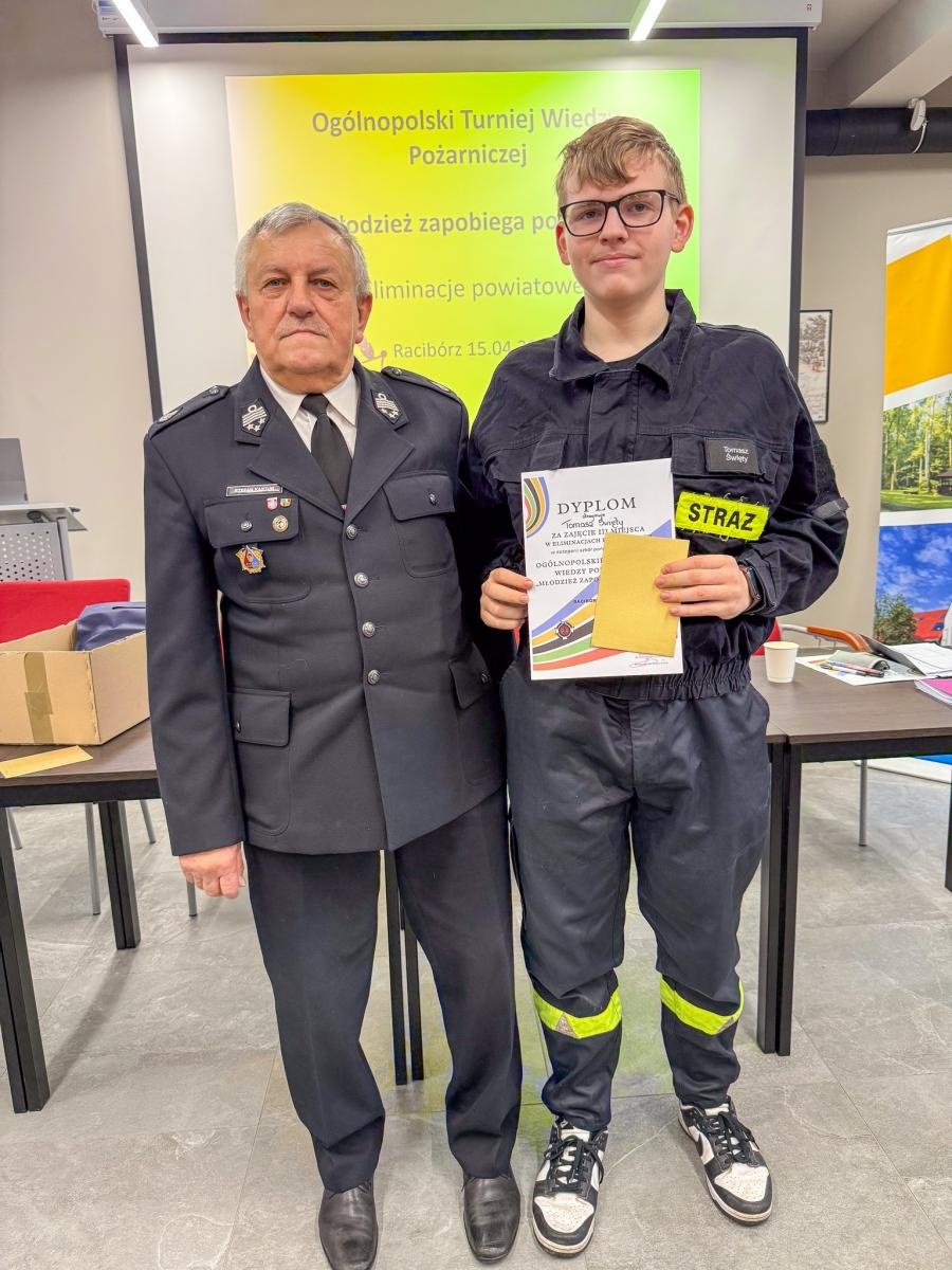 Zdjęcie w galerii na portalu naszraciborz.pl: Wiedza pożarnicza bez tajemnic. Powiatowy turniej Młodzież Zapobiega Pożarom na Zamku Piastowskim wiadomości z regionu