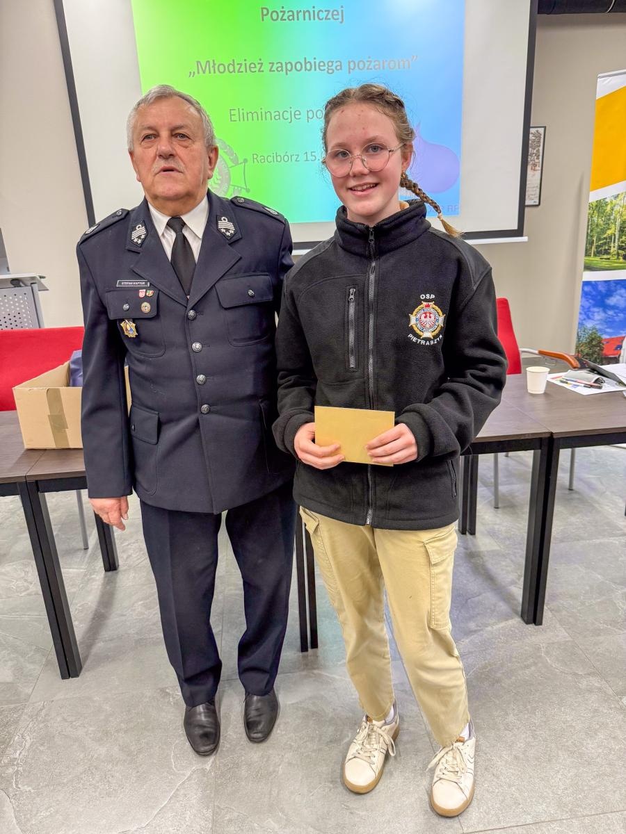 Zdjęcie w galerii na portalu naszraciborz.pl: Wiedza pożarnicza bez tajemnic. Powiatowy turniej Młodzież Zapobiega Pożarom na Zamku Piastowskim wiadomości z regionu