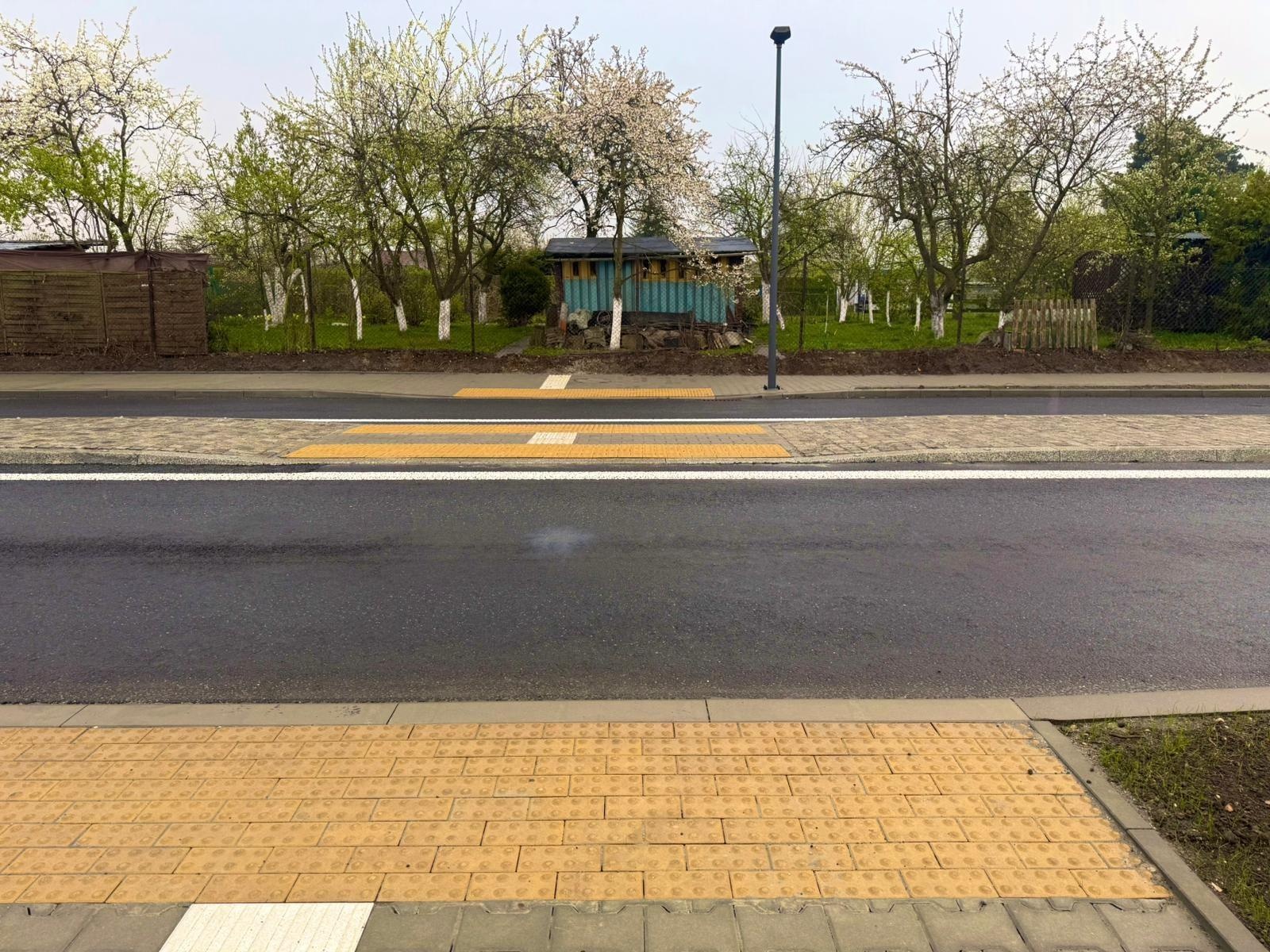 Zdjęcie w galerii na portalu naszraciborz.pl: Na ul. Opawskiej pojawiło się nowe przejście sugerowane. Ważna informacja dla pieszych wiadomości z regionu