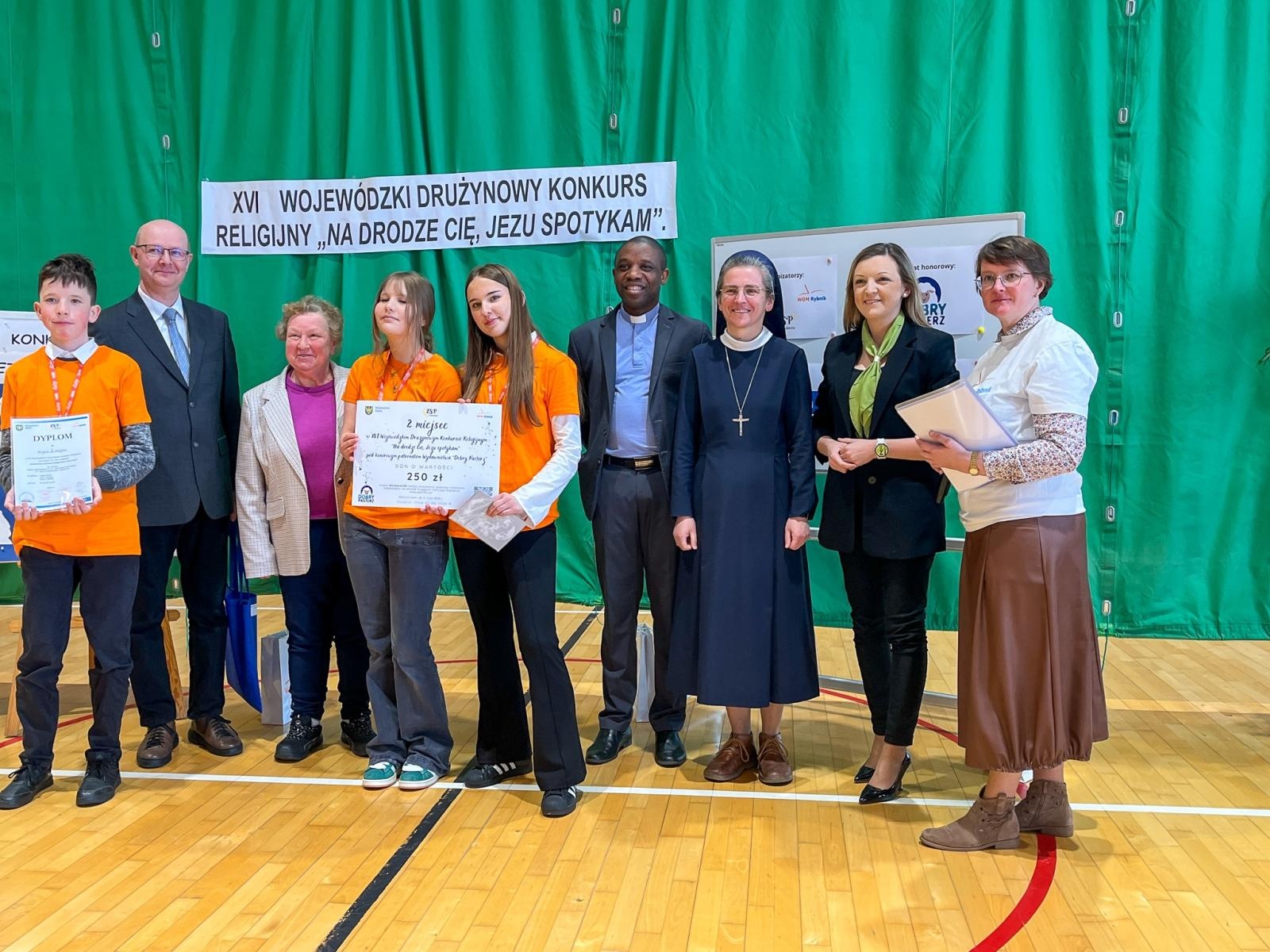 Zdjęcie w galerii na portalu naszraciborz.pl: XVI Wojewódzki Drużynowy Konkurs Religijny w Rudniku wiadomości z regionu