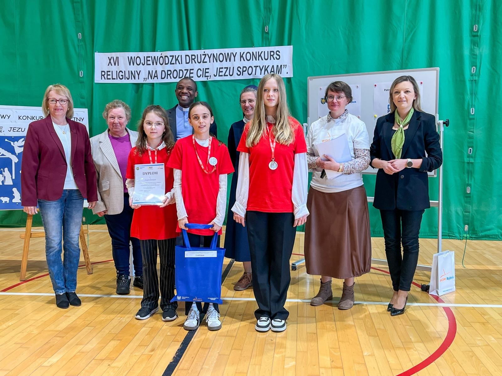 Zdjęcie w galerii na portalu naszraciborz.pl: XVI Wojewódzki Drużynowy Konkurs Religijny w Rudniku wiadomości z regionu
