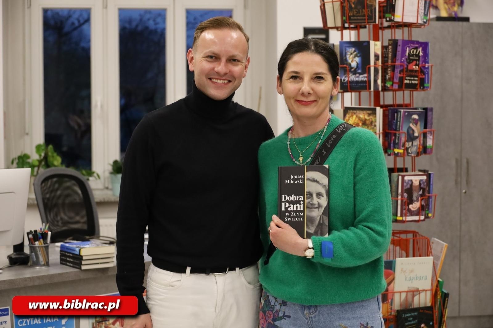 Zdjęcie w galerii na portalu naszraciborz.pl: W świecie, w którym możesz być kimkolwiek – bądź dobry! Spotkanie z Jonaszem Milewskim w bibliotece wiadomości z regionu