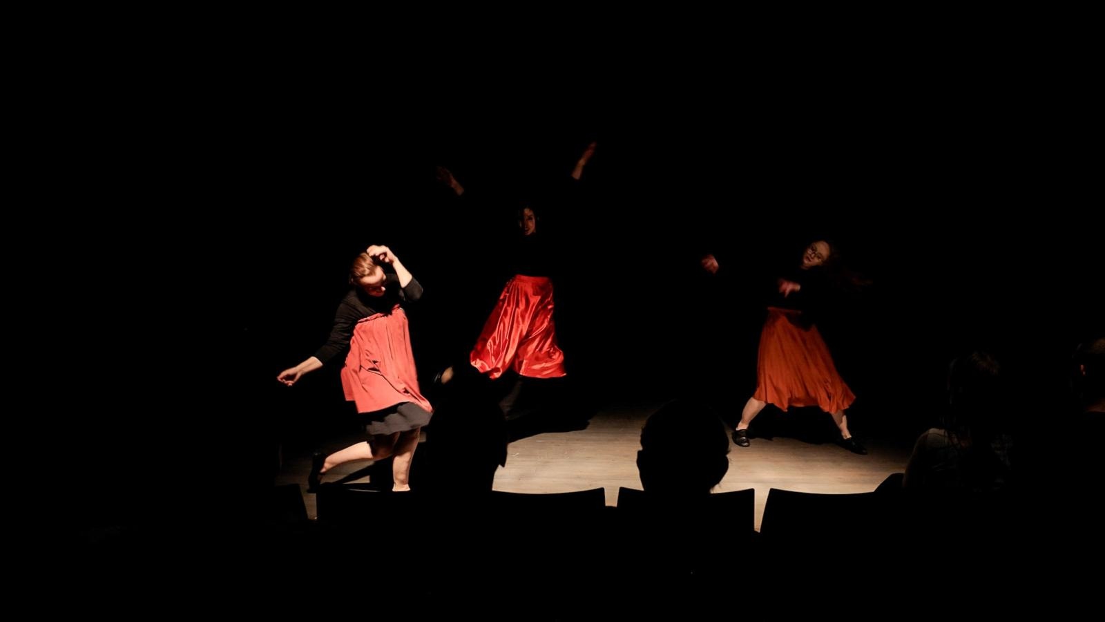 Zdjęcie w galerii na portalu naszraciborz.pl: Raciborski spektakl Prze(z)nie/kształcenia na IV Ogólnopolskim Przeglądzie Teatrów Amatorskich TOR wiadomości z regionu