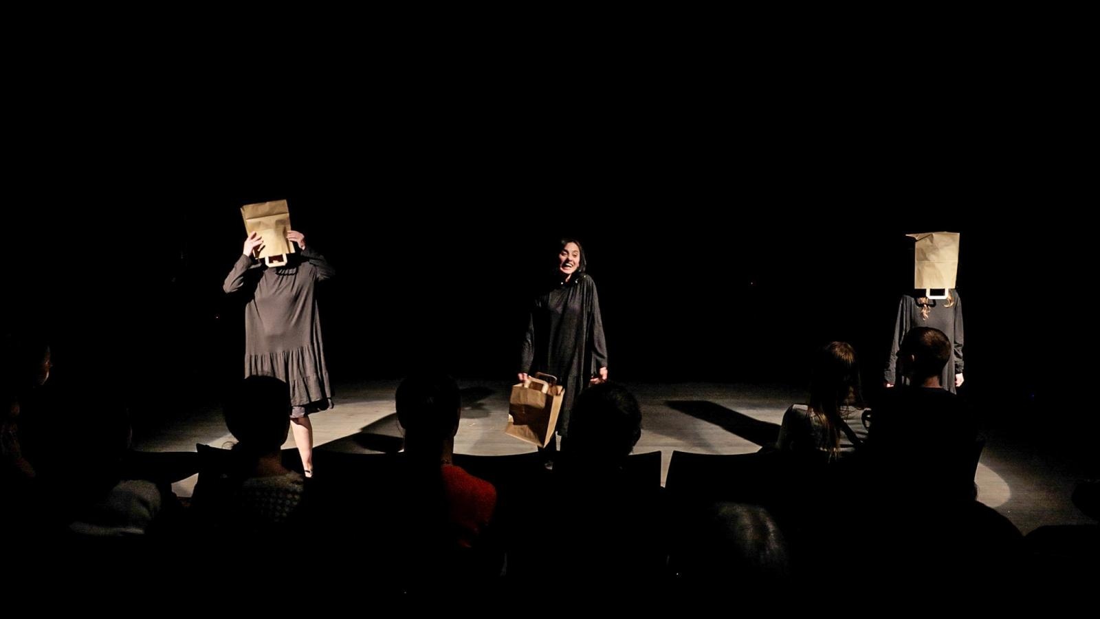 Zdjęcie w galerii na portalu naszraciborz.pl: Raciborski spektakl Prze(z)nie/kształcenia na IV Ogólnopolskim Przeglądzie Teatrów Amatorskich TOR wiadomości z regionu