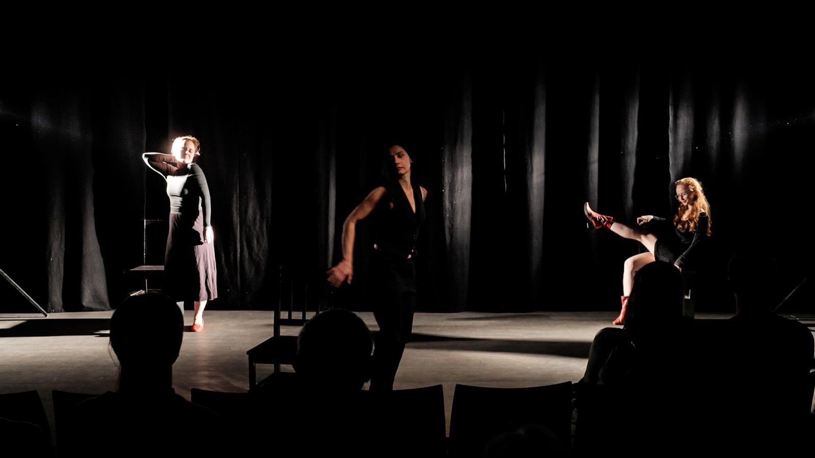 Zdjęcie w galerii na portalu naszraciborz.pl: Raciborski spektakl Prze(z)nie/kształcenia na IV Ogólnopolskim Przeglądzie Teatrów Amatorskich TOR wiadomości z regionu