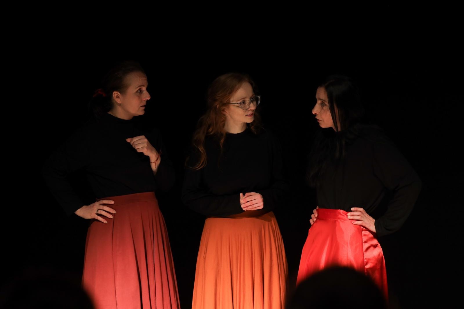 Zdjęcie w galerii na portalu naszraciborz.pl: Raciborski spektakl Prze(z)nie/kształcenia na IV Ogólnopolskim Przeglądzie Teatrów Amatorskich TOR wiadomości z regionu