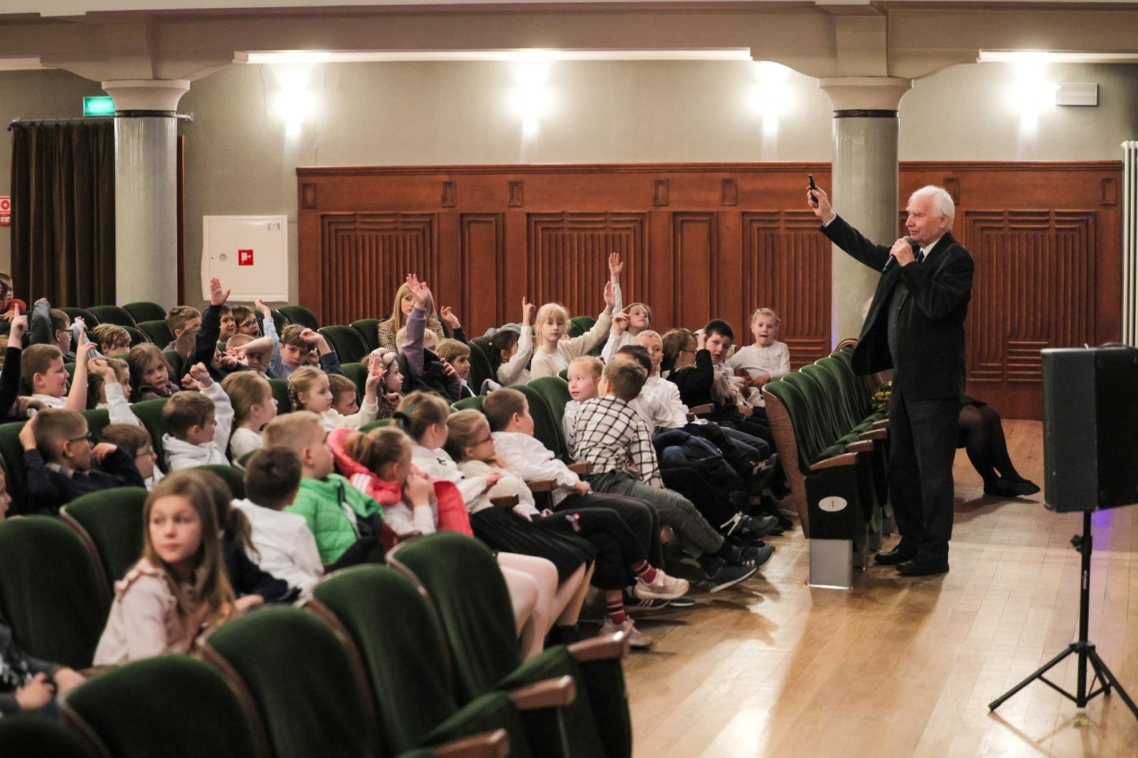 Zdjęcie w galerii na portalu naszraciborz.pl: WALTORNIA, czyli róg, bohaterem koncertów umuzykalniających w RCK wiadomości z regionu