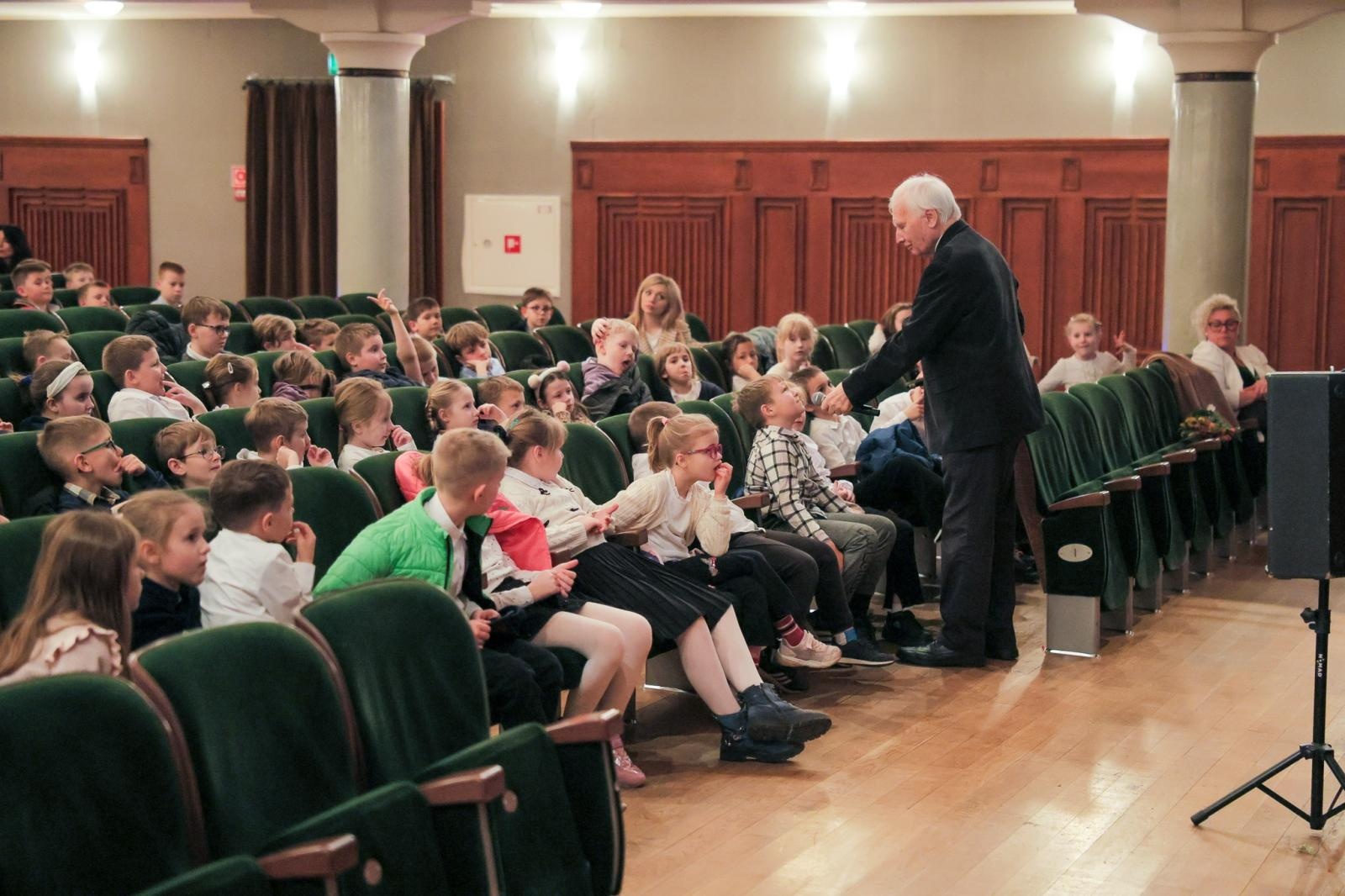 Zdjęcie w galerii na portalu naszraciborz.pl: WALTORNIA, czyli róg, bohaterem koncertów umuzykalniających w RCK wiadomości z regionu